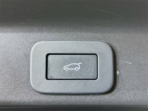 Certified 2024 Jaguar F-PACE SVR image 26