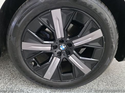 Used 2023 BMW iX xDrive50 w/ Sport Package AWD/4WD image 17