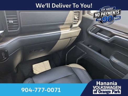 Used 2023 Chevrolet Silverado 1500 LT w/ Leather Package AWD/4WD image 17