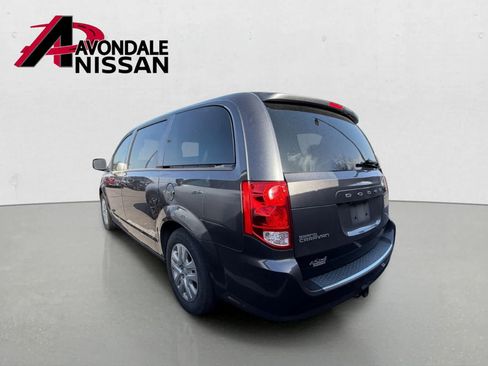 Used 2018 Dodge Grand Caravan SE FWD image 2