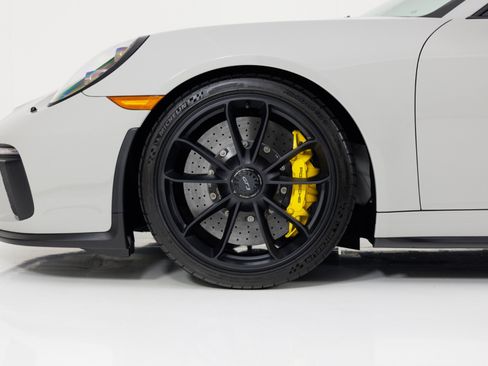 Used 2018 Porsche 911 GT3 RWD image 9