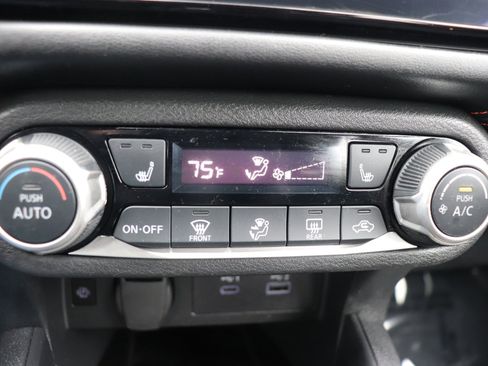 Used 2024 Nissan Versa SR image 31