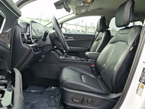 Certified 2024 Kia Sportage EX image 14