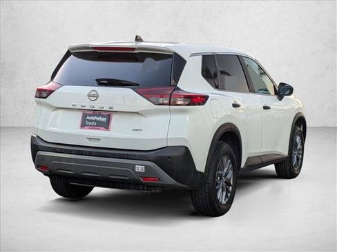 Used 2023 Nissan Rogue S image 5