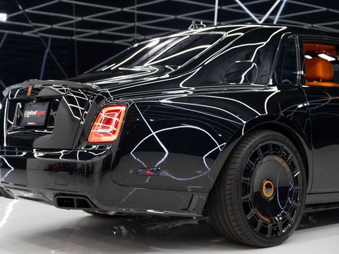 Used 2025 Rolls-Royce Phantom Sedan image 19