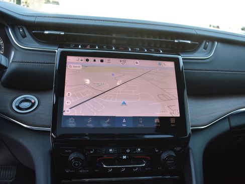 Used 2025 Jeep Grand Cherokee Summit image 18