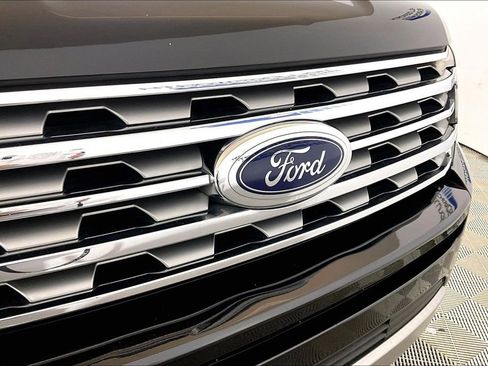 Used 2019 Ford Expedition Limited w/ Driver Assistance Package image 24