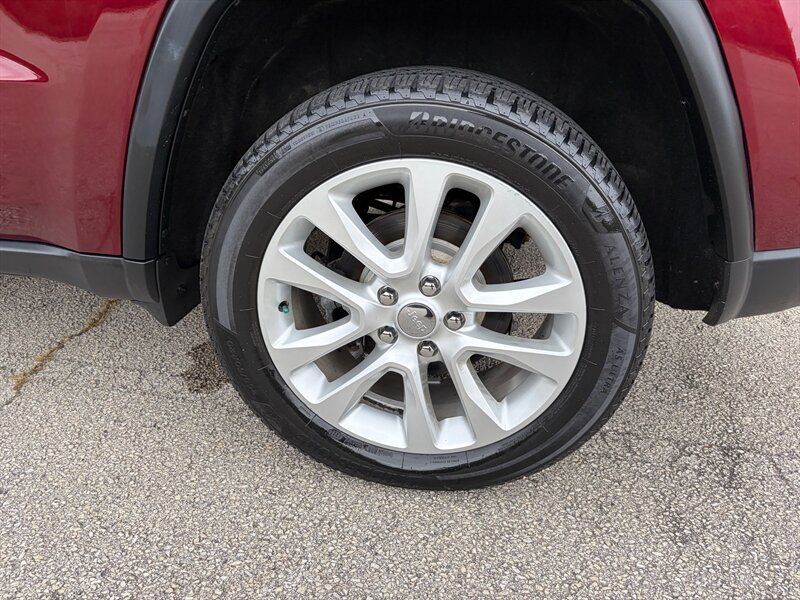 Used 2017 Jeep Grand Cherokee Limited AWD/4WD image 27