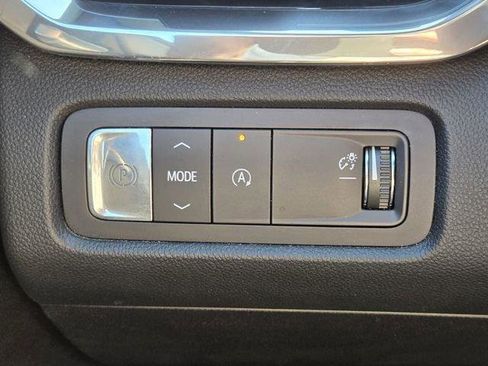 Used 2025 GMC Acadia Elevation image 38