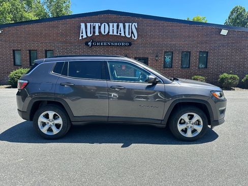 Used 2021 Jeep Compass Latitude w/ Sun and Sound Group AWD/4WD image 8
