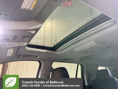 Used 2016 Cadillac Escalade Luxury image 24