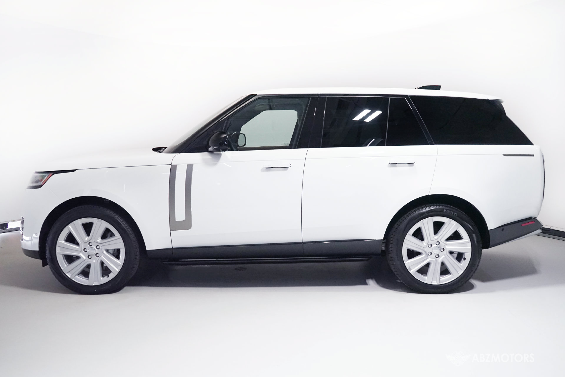 Used 2023 Land Rover Range Rover SE AWD/4WD image 4