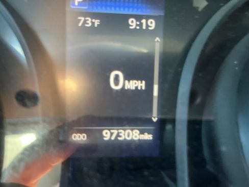 Used 2019 Toyota Camry SE FWD image 14