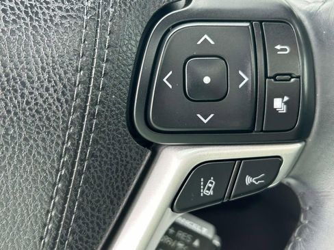 Used 2017 Toyota Highlander Limited FWD image 24