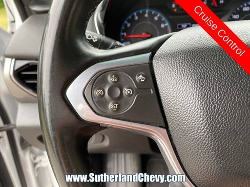 Used 2023 Chevrolet Traverse LT FWD image 21