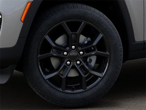 New 2025 Jeep Grand Cherokee Limited image 8