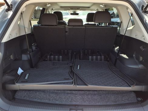 Certified 2023 Volkswagen Tiguan SE w/ Panoramic Sunroof Package FWD image 6