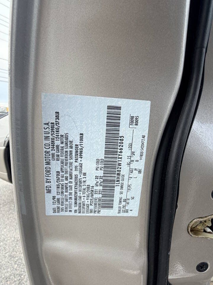 Used 1999 Lincoln Town Car Signature RWD image 14