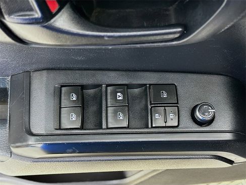 Used 2018 Toyota Tacoma SR image 20