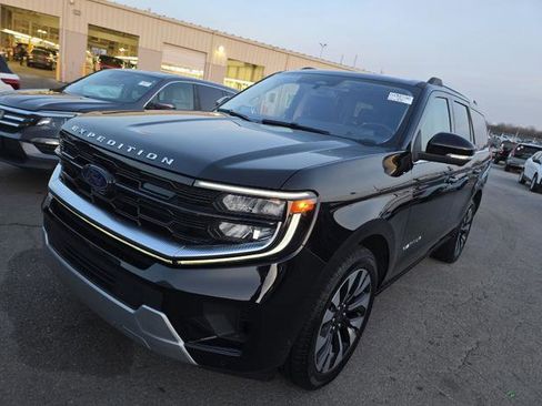 Used 2025 Ford Expedition Platinum w/ Driver's Package image 5