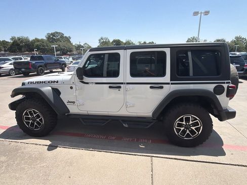 Used 2024 Jeep Wrangler Unlimited Rubicon w/ Convenience Group AWD/4WD image 6