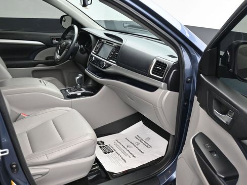 Used 2016 Toyota Highlander XLE image 14