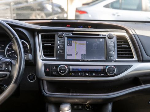Used 2018 Toyota Highlander XLE FWD image 30