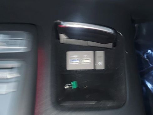 Used 2022 Genesis GV70 2.5T w/ Advanced Package image 21