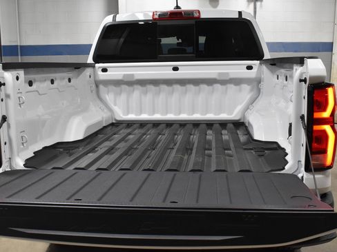 Used 2024 Chevrolet Colorado Z71 AWD/4WD image 25