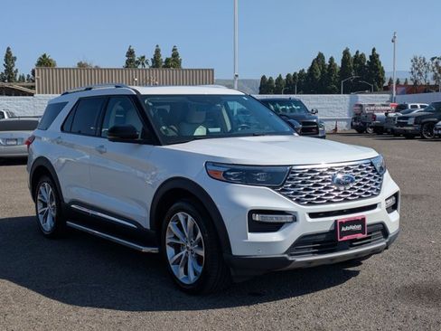 Used 2023 Ford Explorer Platinum w/ Technology Package image 3