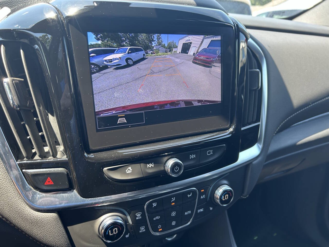 Used 2022 Chevrolet Traverse LT FWD image 13