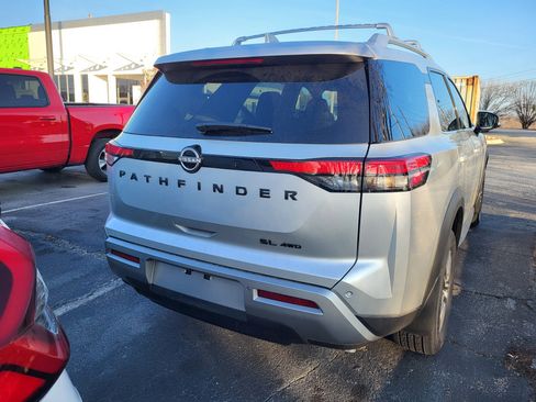 Used 2025 Nissan Pathfinder SL w/ Black Appearance Package image 5