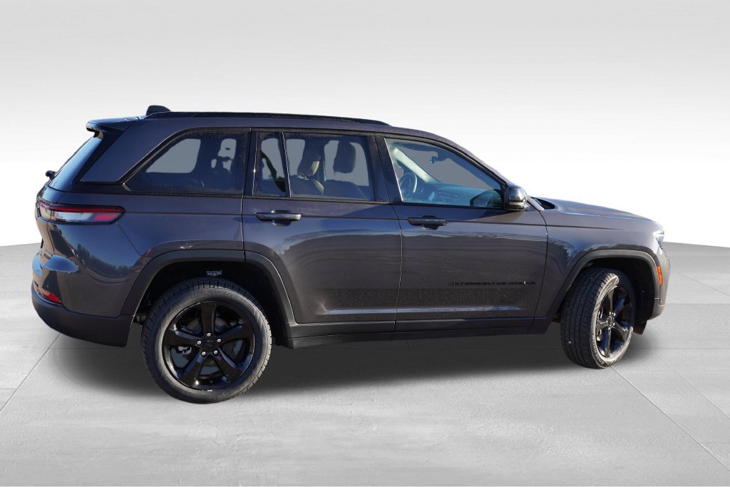 Certified 2025 Jeep Grand Cherokee Limited w/ Luxury Tech Group II AWD/4WD image 5