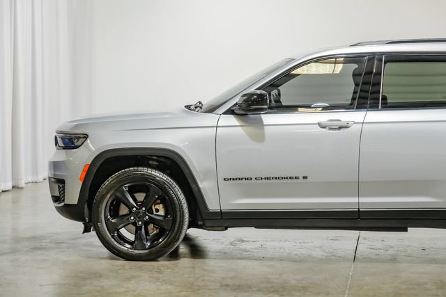 Used 2021 Jeep Grand Cherokee L Laredo RWD image 15