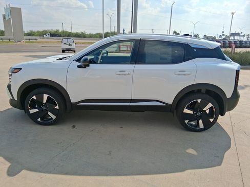 New 2026 Nissan Kicks SR image 3