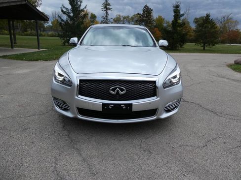 Used 2019 INFINITI Q70 Luxe w/ Proactive Package image 2