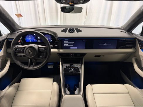 Certified 2025 Porsche Macan Turbo Electric AWD/4WD image 11