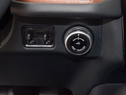 New 2026 Lincoln Navigator Black Label AWD/4WD image 32