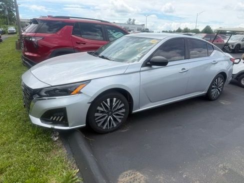 Used 2024 Nissan Altima 2.5 SV FWD image 1