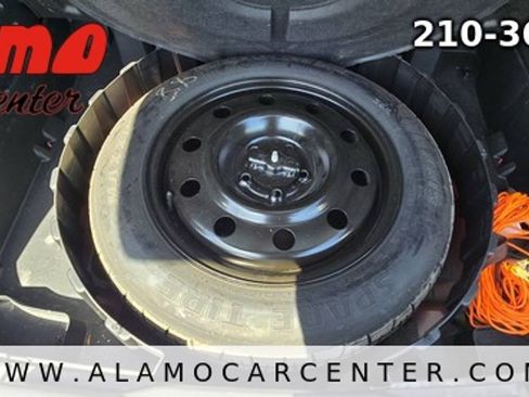 Used 2013 Lincoln MKX FWD image 26