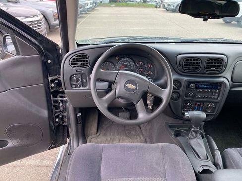 Used 2008 Chevrolet TrailBlazer LT w/ Sun And Sound Package AWD/4WD image 25