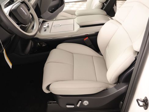 New 2026 Lincoln Navigator Reserve AWD/4WD image 11