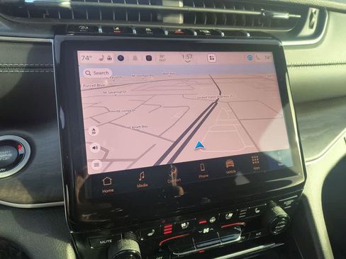 New 2025 Jeep Grand Cherokee L Limited w/ Luxury Tech Group II image 18