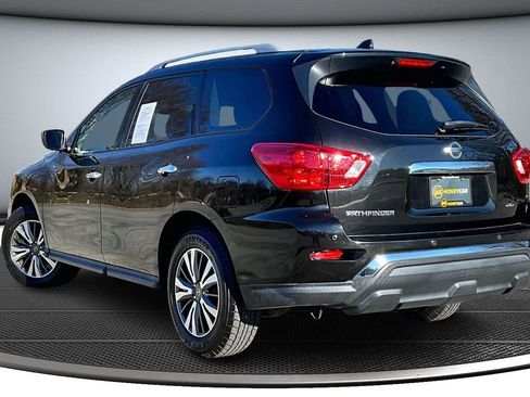 Used 2020 Nissan Pathfinder S image 4