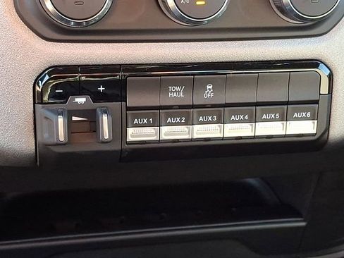 Used 2024 RAM 2500 Tradesman w/ Chrome Appearance Group image 23