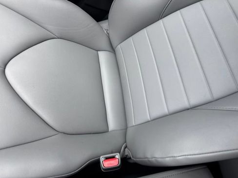 Used 2023 Toyota Highlander XLE AWD/4WD image 20