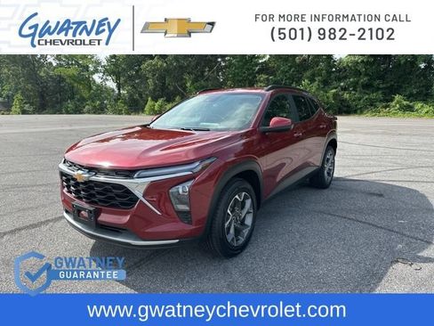 Used 2025 Chevrolet Trax LT w/ LT Convenience Package FWD image 1