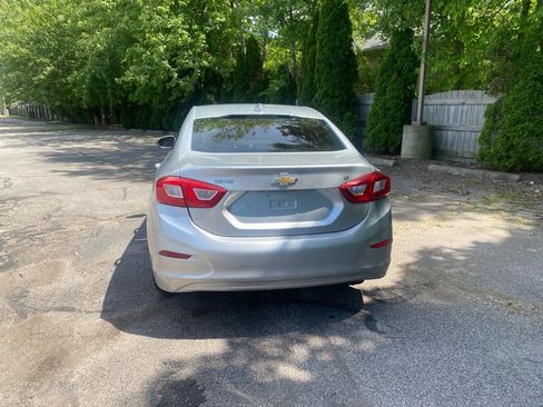 Used 2016 Chevrolet Cruze LT FWD image 4