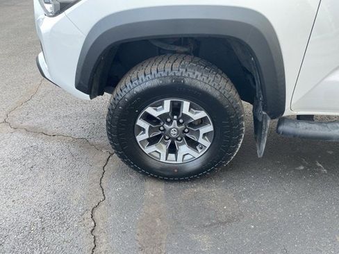 Used 2019 Toyota Tacoma TRD Sport image 19