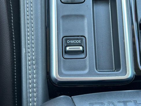 Used 2024 Nissan Pathfinder Platinum FWD image 31